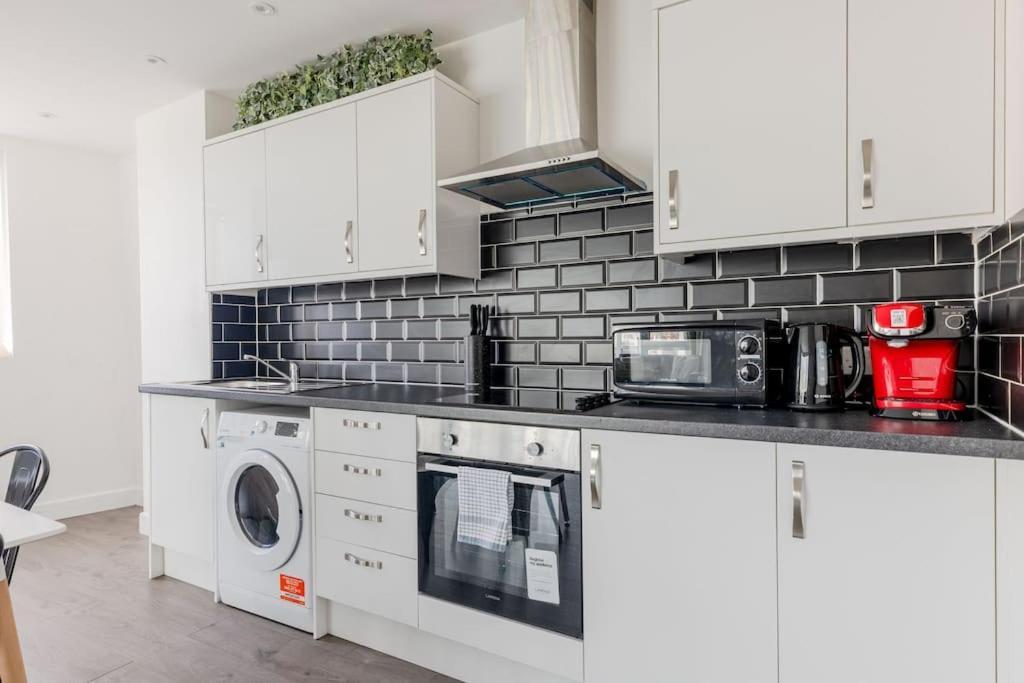 Vertigo Boutique Sleeps 4 London Kingston upon Thames  Esterno foto